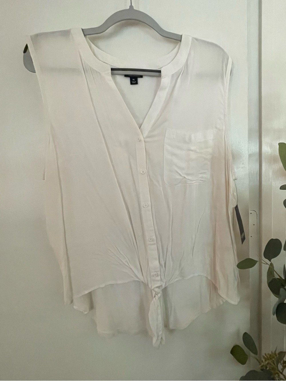 a.n.a White Button-Front Tie-Hem Blouse